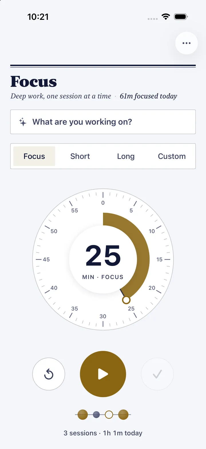 HourLife's Focus: 61 minutes focused today, a box for what you are working on, Focus, Short, Long and Custom lengths, and a 25-minute timer ready to start.