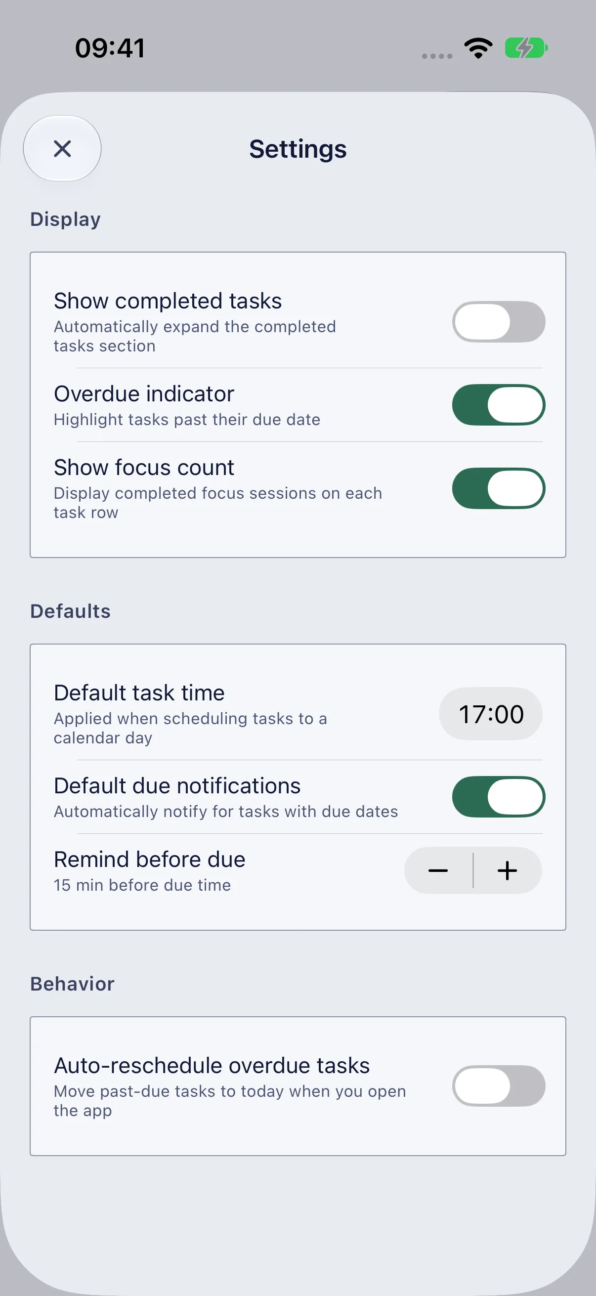 HourLife Tasks: Tasks settings: show completed tasks, the overdue indicator, a default task time of 17:00, a reminder 15 minutes before due, and auto-reschedule.