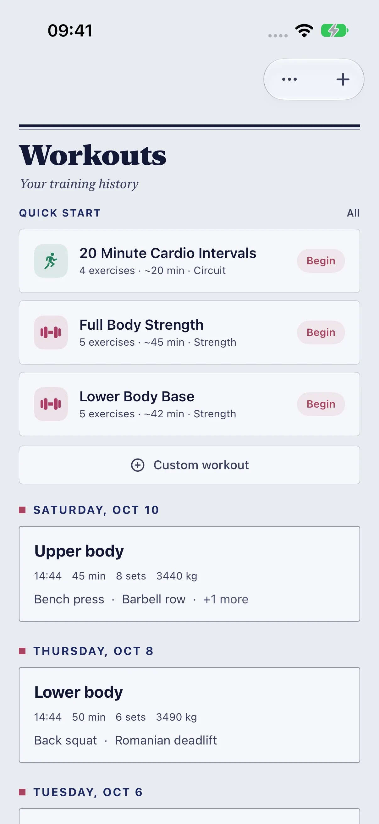 HourLife Workouts: The Workouts screen with three quick-start templates, a “Custom workout” button, and recent sessions grouped by day with duration, sets and volume.